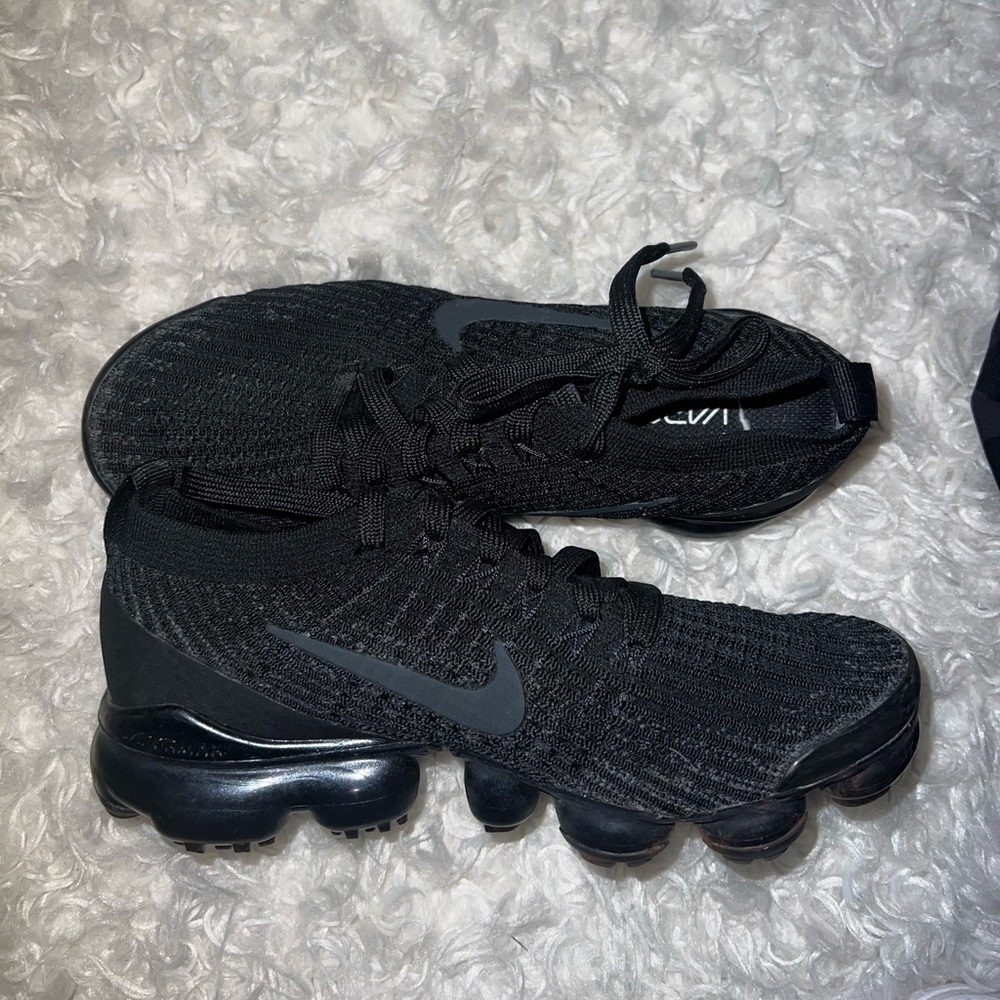 Black Nike knit Vapormax size 6.5
